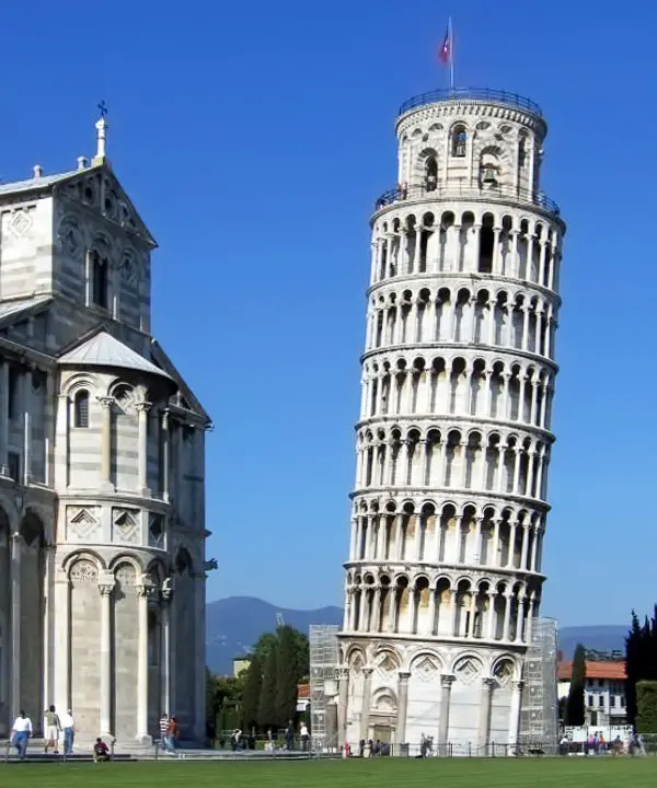 La Torre de Pisa simboliza la postura incorrecta
